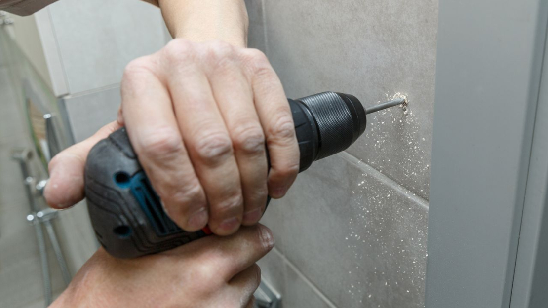 Csempefúrás repedések nélkül