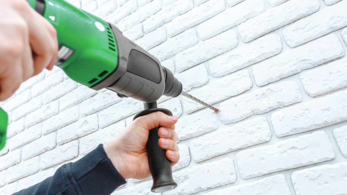 Falfúrás: téglafal fúrása, panel fúrás