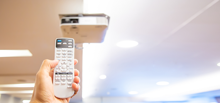 álmennyezet felrakása szakemberek által