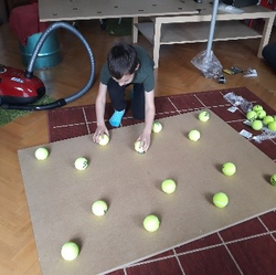 referencia: hangelnyelő emelvény