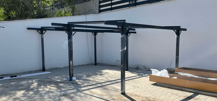 kocsibeálló építése - előtt