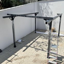 félig kész kerti építmény