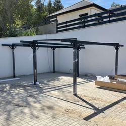 készülő kerti építmény