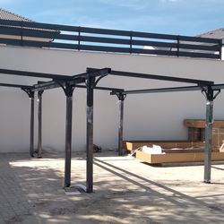 kerti építmények itt már félig készen