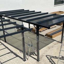 kerti építmények, itt már felkerült a tető is