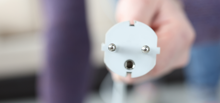 A saját kezűleg beszerelt konnektorok veszélyesek lehetnek