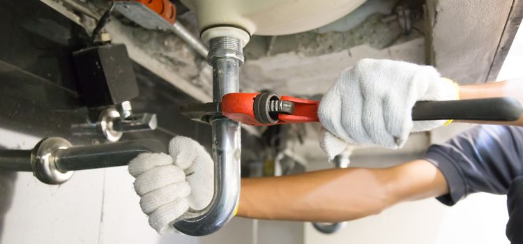 A mosdó szifon bekötése sem jelent nekünk problémát