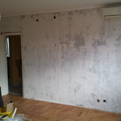 panellakás felújítás: falak a munkálatok előtt