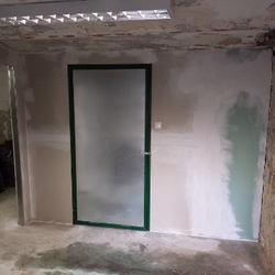 pince felújítás: külön tároló