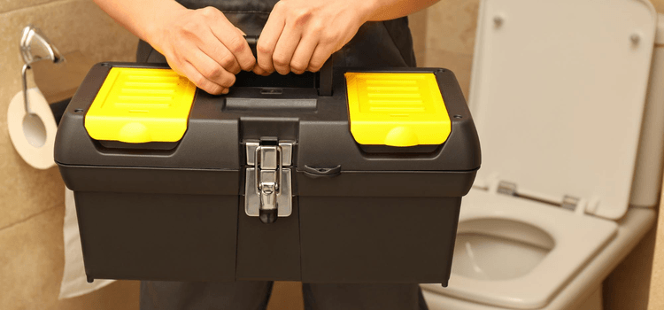 WC tartály cseréje, szerelése, vízkőtelenítése a Szaki Neked csapata által